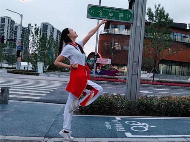 互动游戏-黄雪辰：碧波池里的“巾帼英雄”