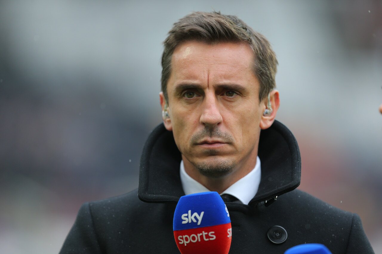 加里-内维尔:马杜埃凯在右路非常出色,萨卡可以改踢左路吗?