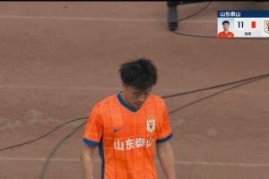 送礼+染红！刘洋两黄变一红被罚下，无缘下轮客战亚泰