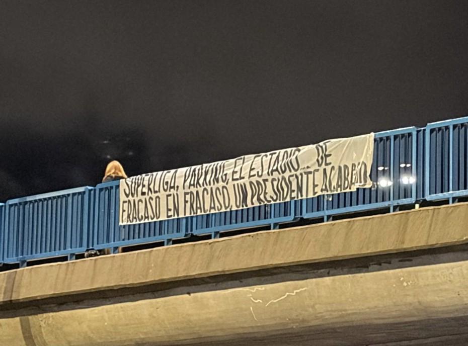 娱乐互动-科贝:马德里街头出现了大量针对弗洛伦蒂诺的批评横幅